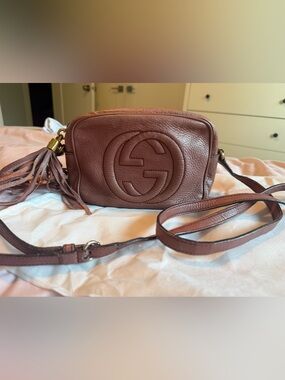 Gucci Dusty Pink Pebbled Leather Crossbody Camera Bag